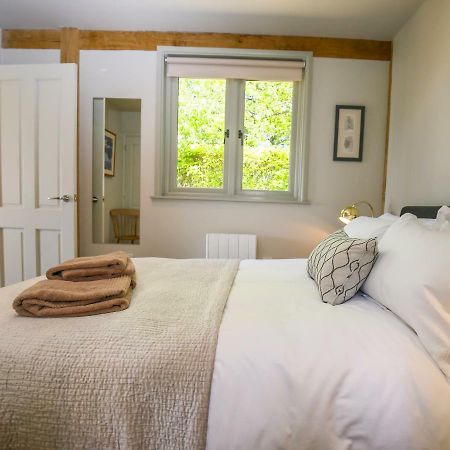 The Lodge At Mortons Malmesbury Bagian luar foto