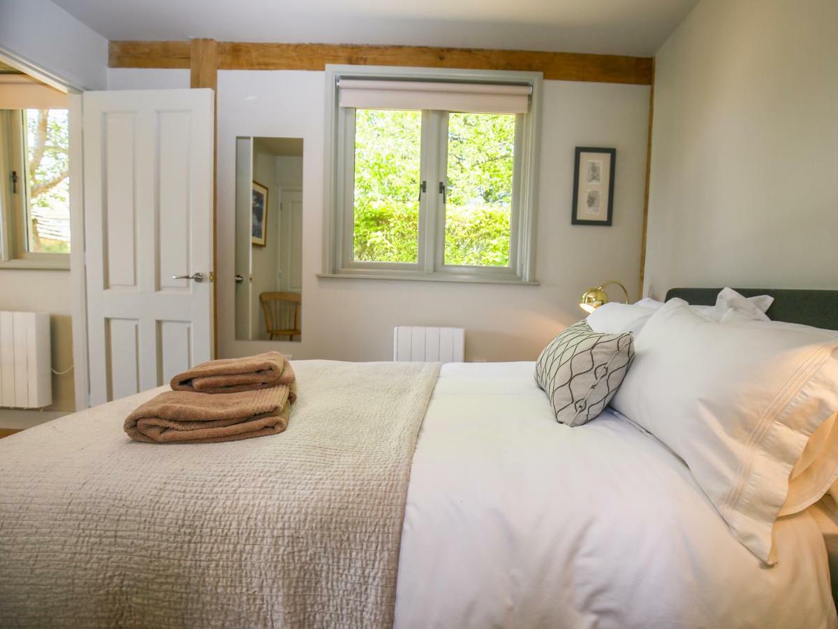 The Lodge At Mortons Malmesbury Bagian luar foto